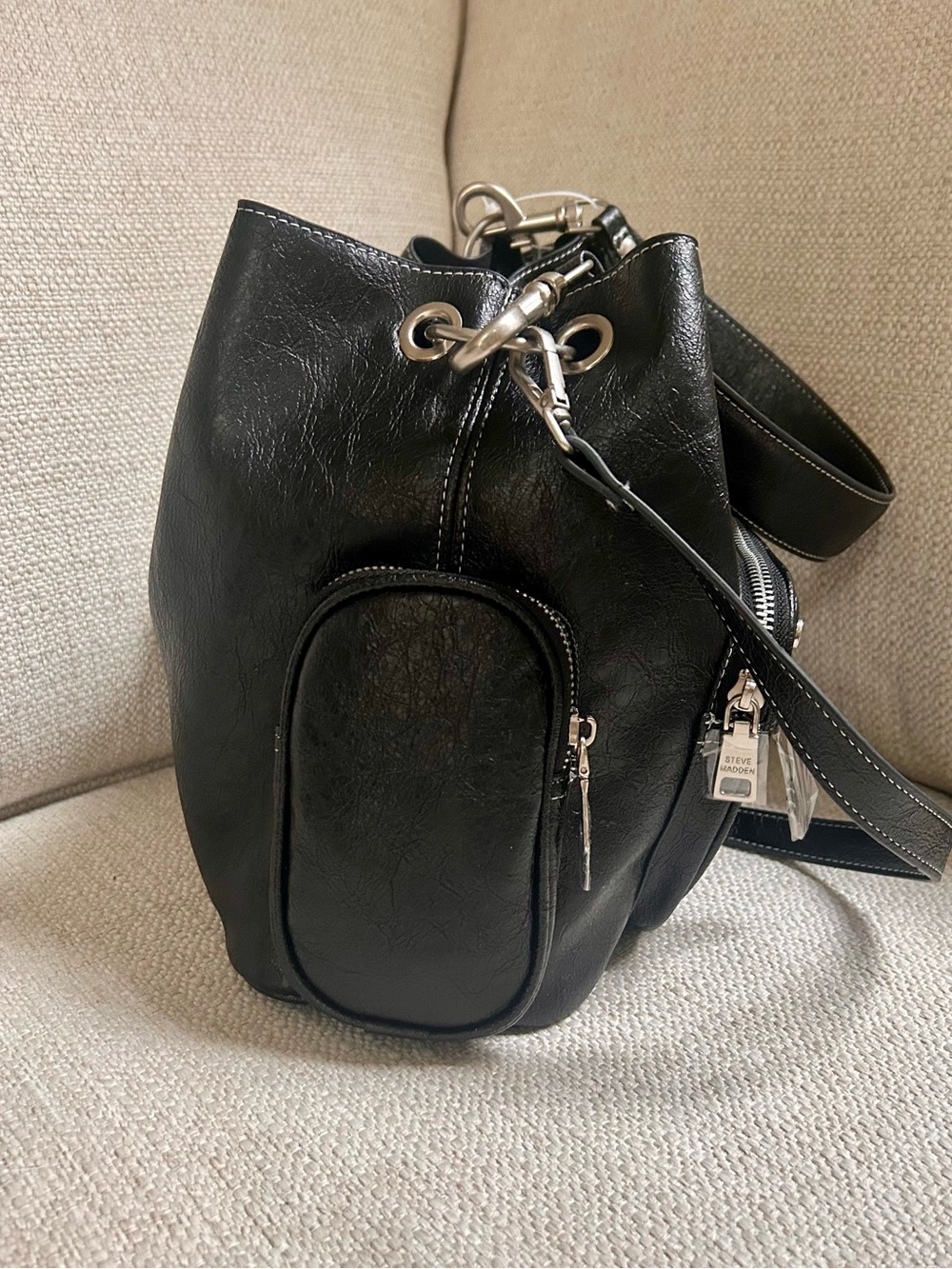 Steve Madden Viral Hobo Shoulder Crossbody with Front Zip Pocket - Picture 4 of 6